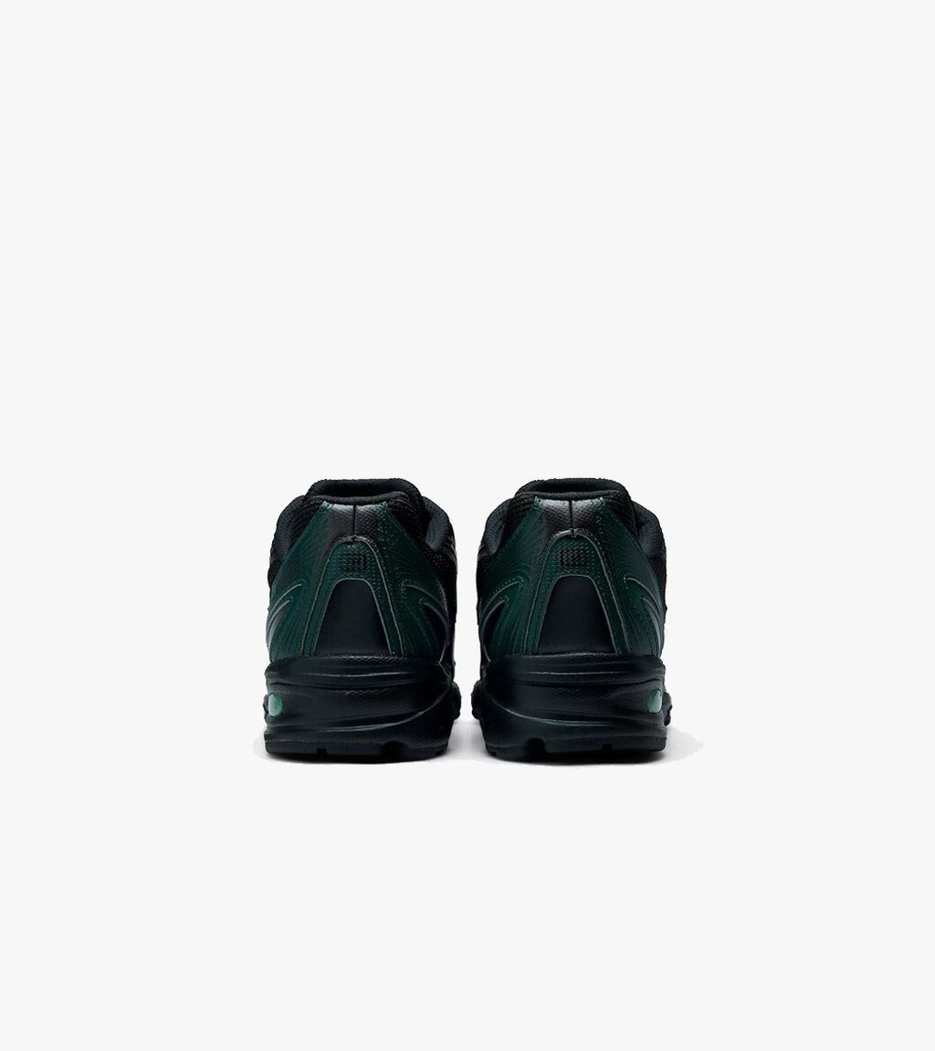 Juoda New balance 740
