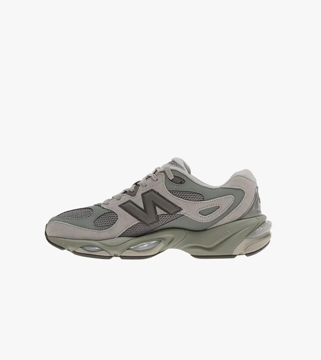 Grått New balance 983