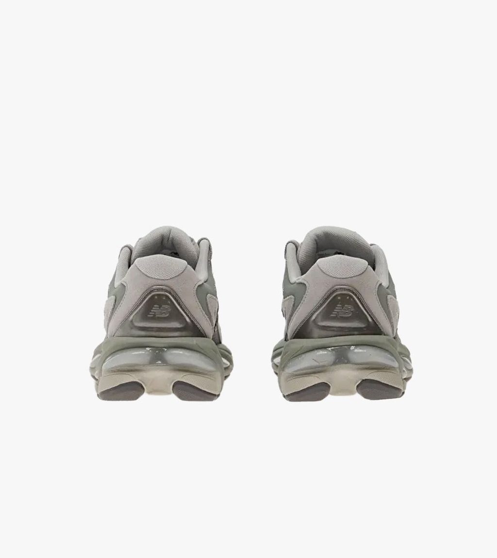 Grått New balance 983