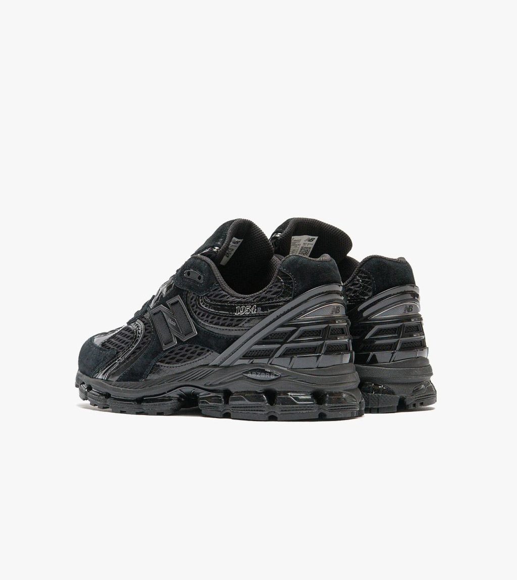 Black NEW BALANCE ABZORB 1954R