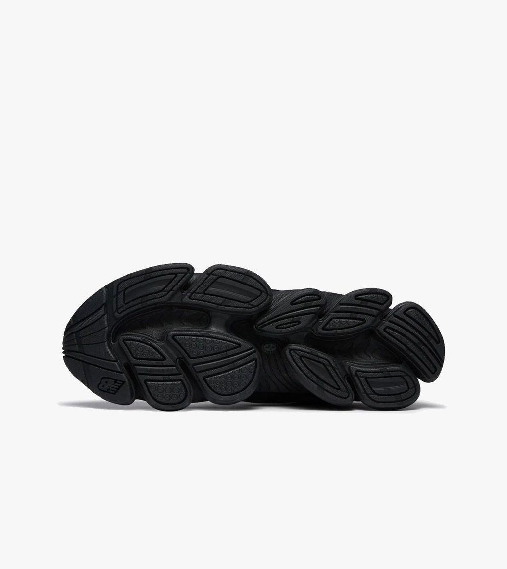 Musta NEW BALANCE ABZORB 2000