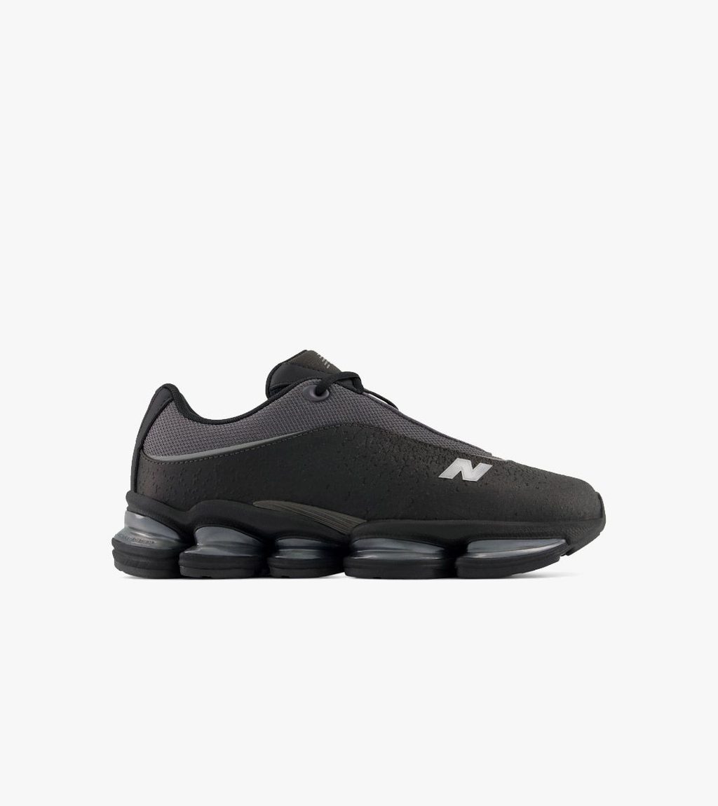 Black NEW BALANCE ABZORB 2000S