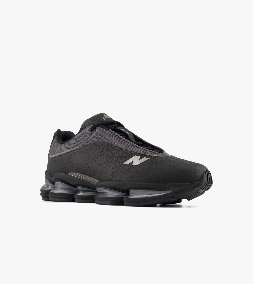 Black NEW BALANCE ABZORB 2000S