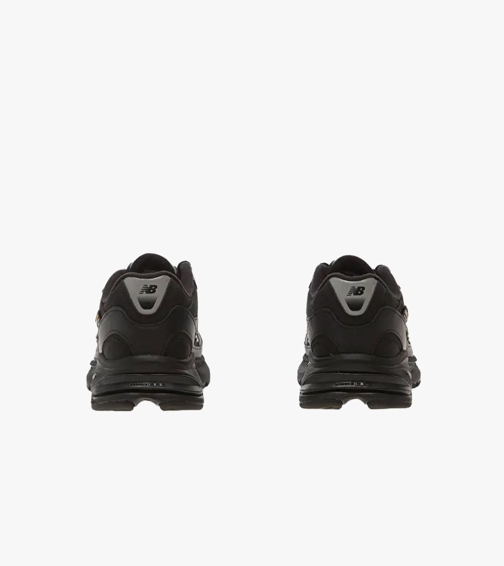 Musta NEW BALANCE ABZORB 2010