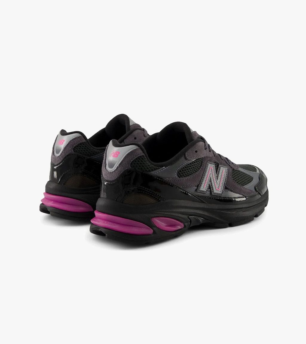 Black NEW BALANCE ABZORB 2010