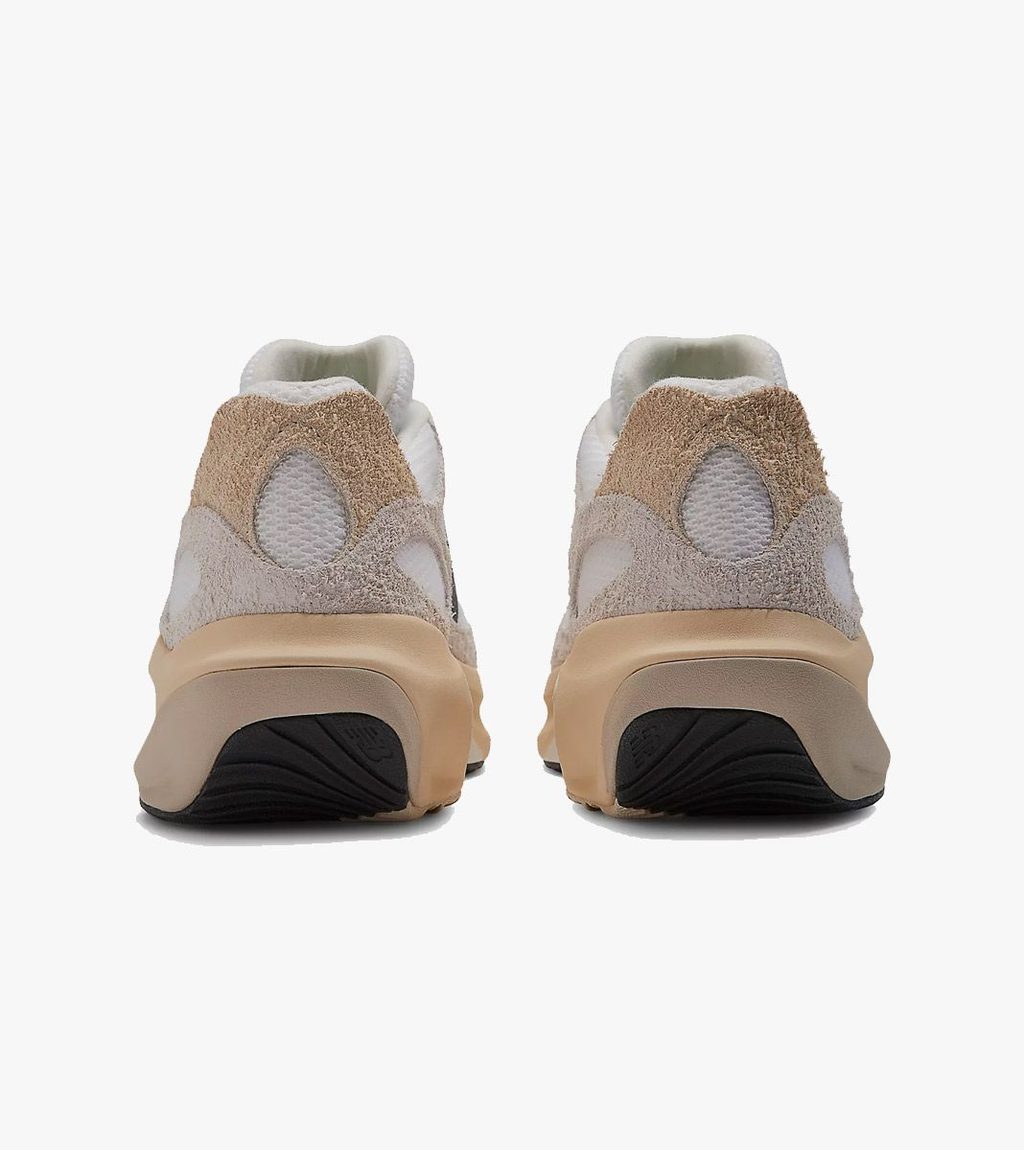 White NEW BALANCE WARPED RUNNERS