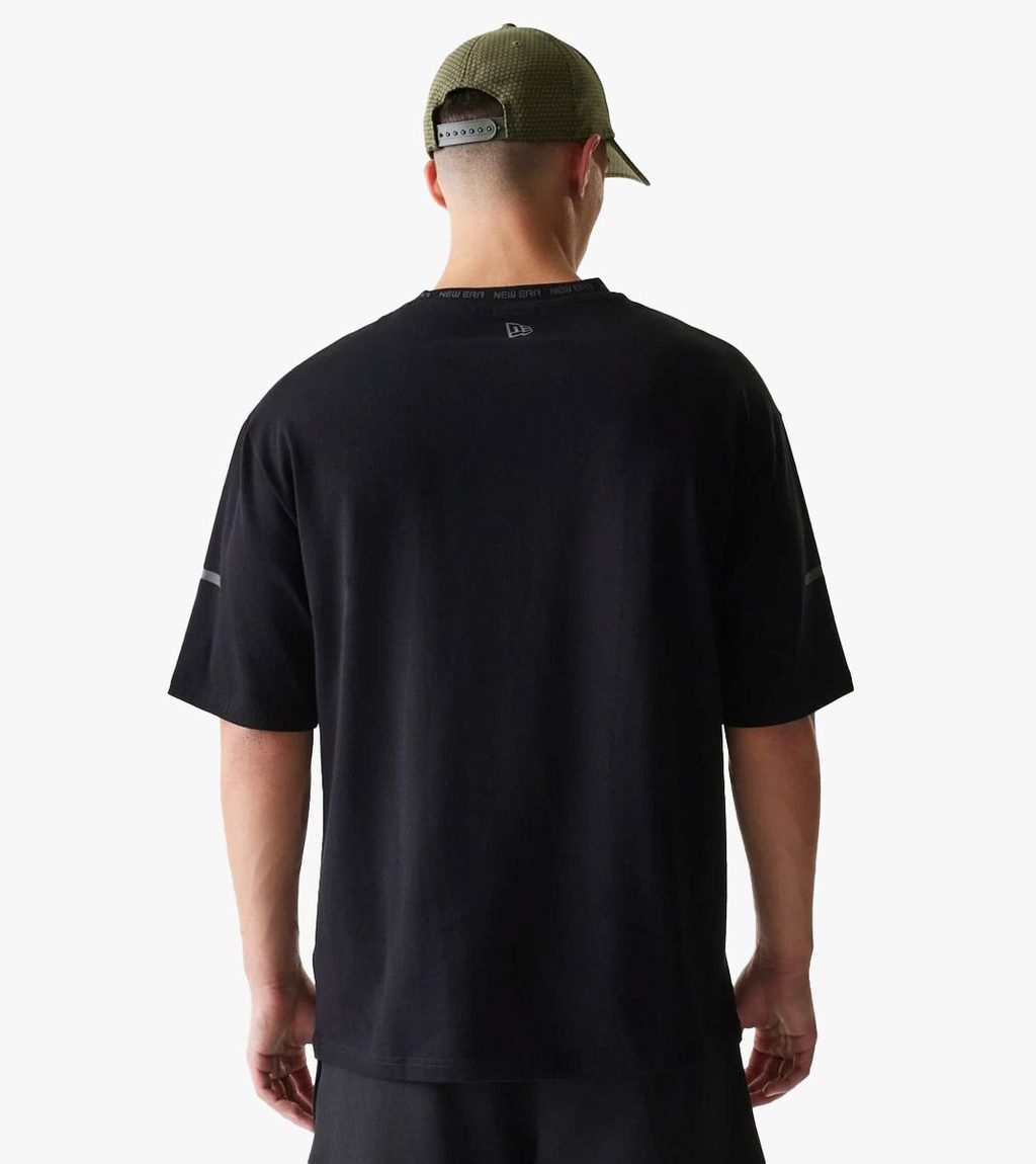Juoda New era tech os tee