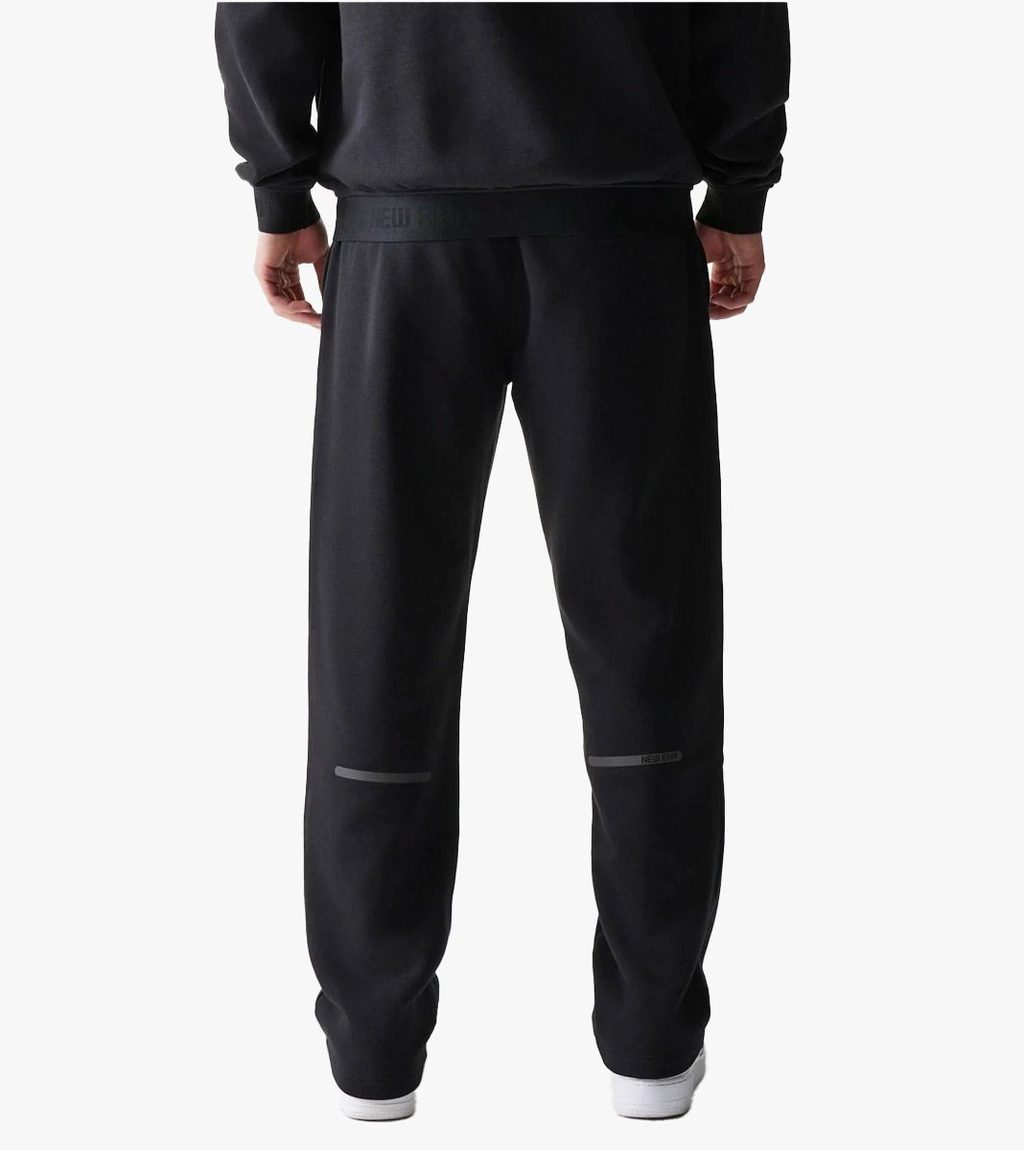 Musta NEW ERA TECH STRAIGHT JOGGER