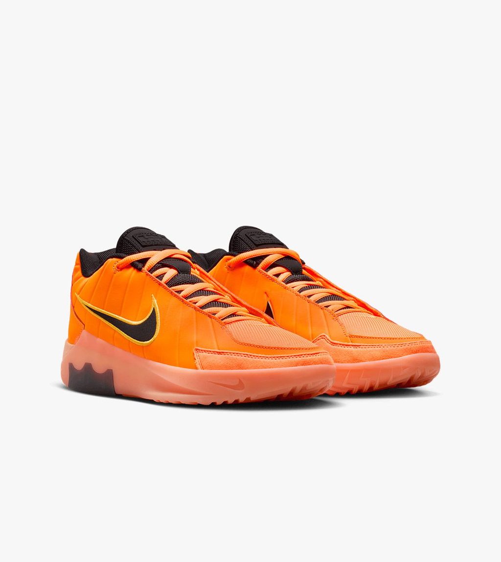 Flerfärgad Lebron witness ix