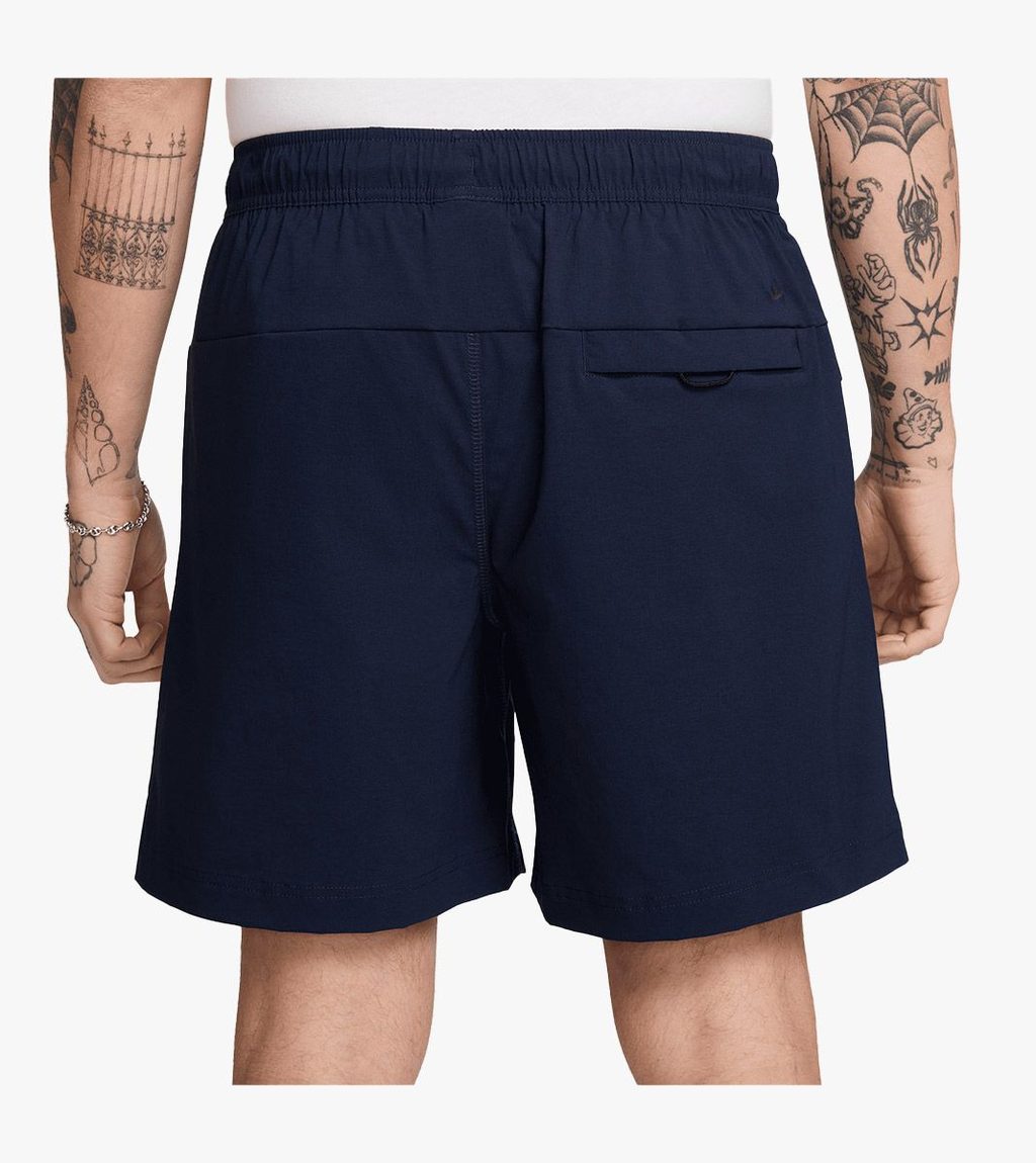 Juoda M nk df tech wvn short