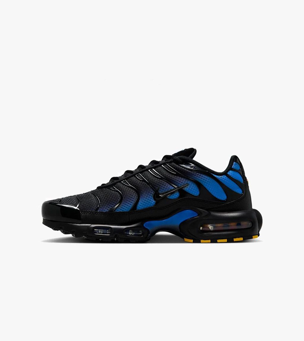 Black NIKE AIR MAX PLUS