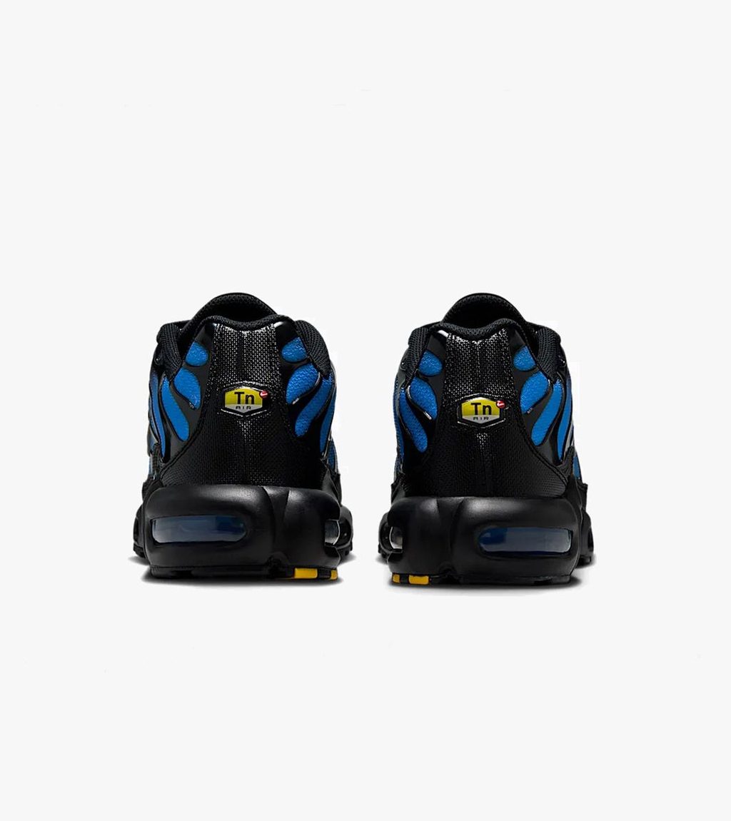 Black NIKE AIR MAX PLUS