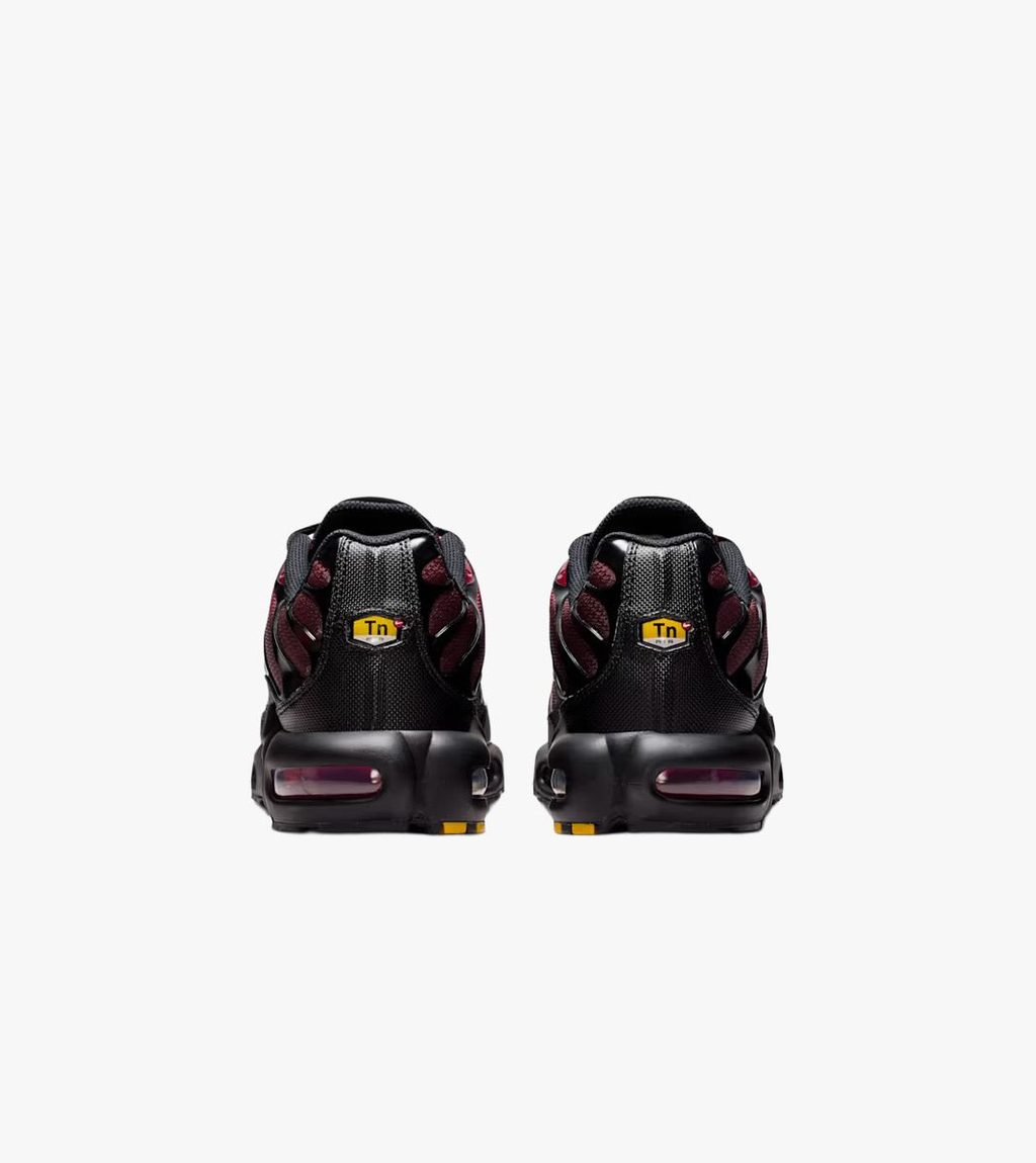Red NIKE AIR MAX PLUS