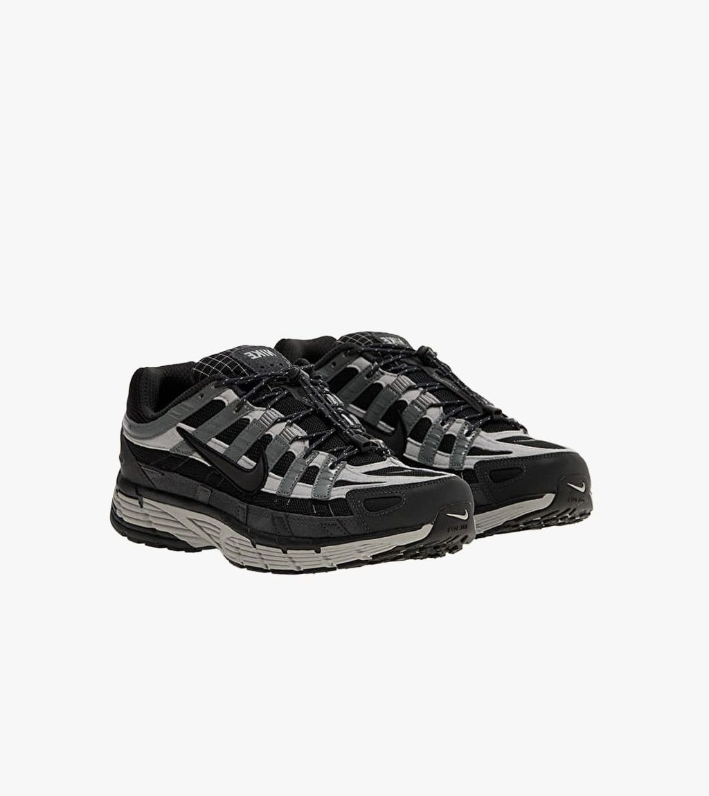 Grått Nike p-6000