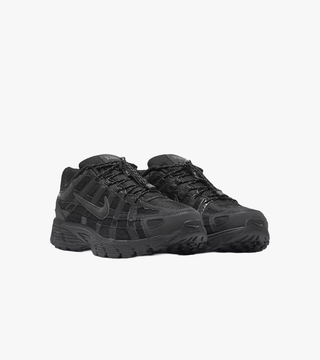 Grått Nike p-6000