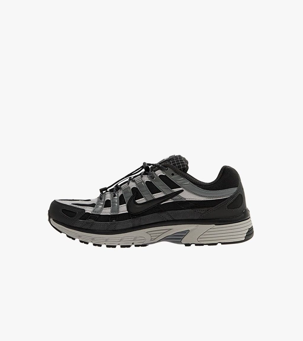 Grått Nike p-6000
