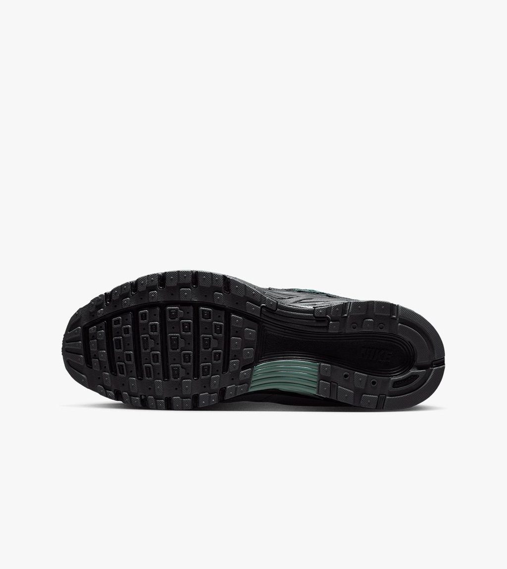 Melna NIKE P-6000