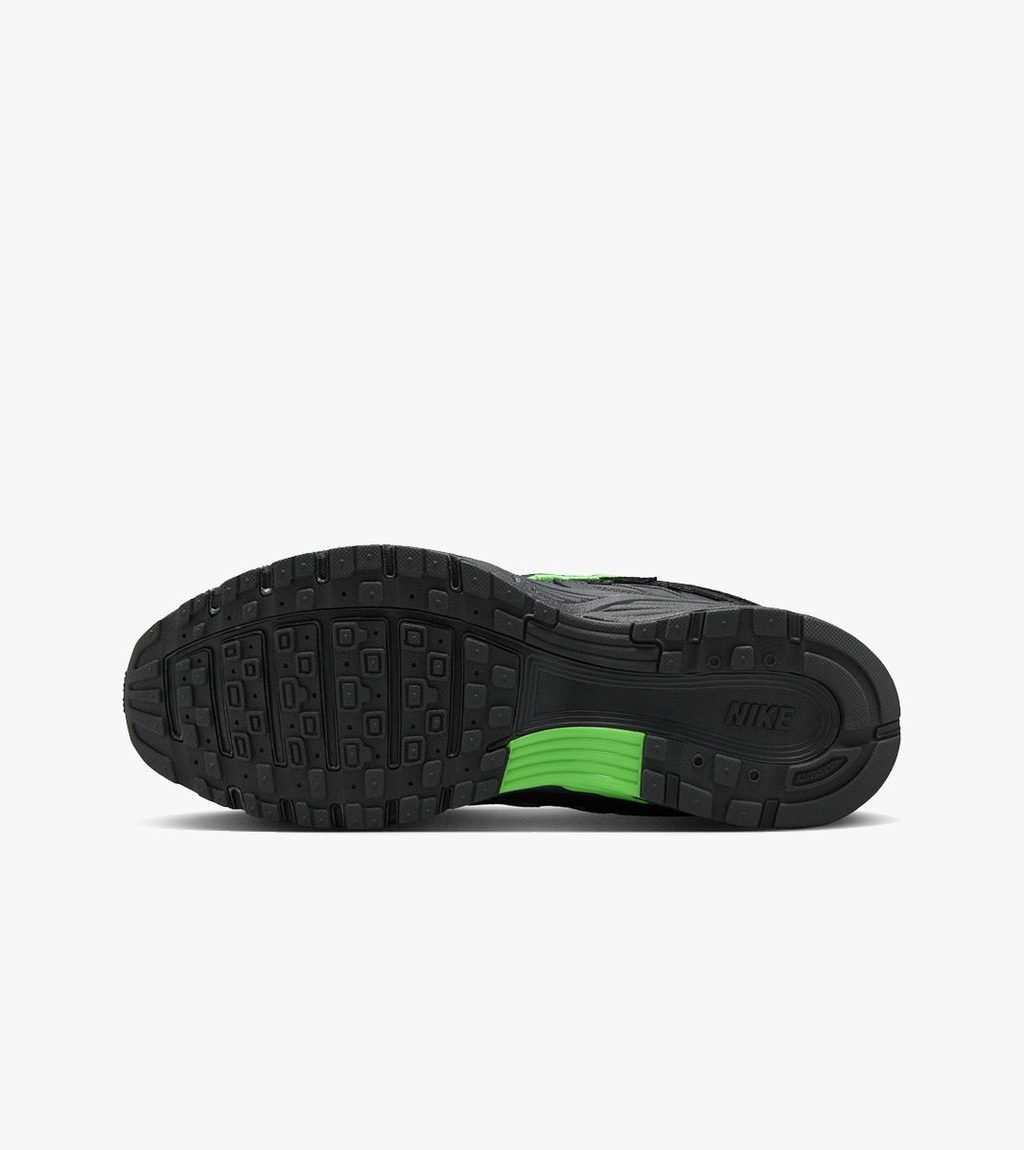 Monivärinen NIKE P-6000 PRM