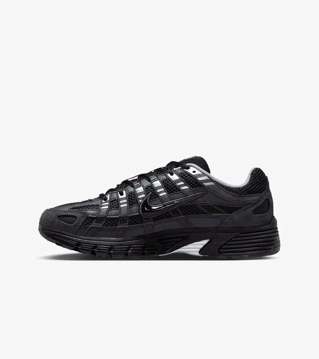 Svart Nike p-6000 se