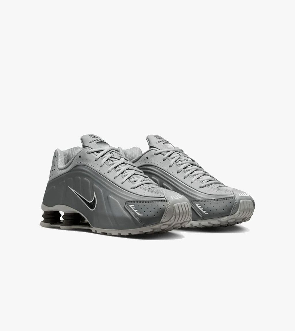 Grått Nike shox r4