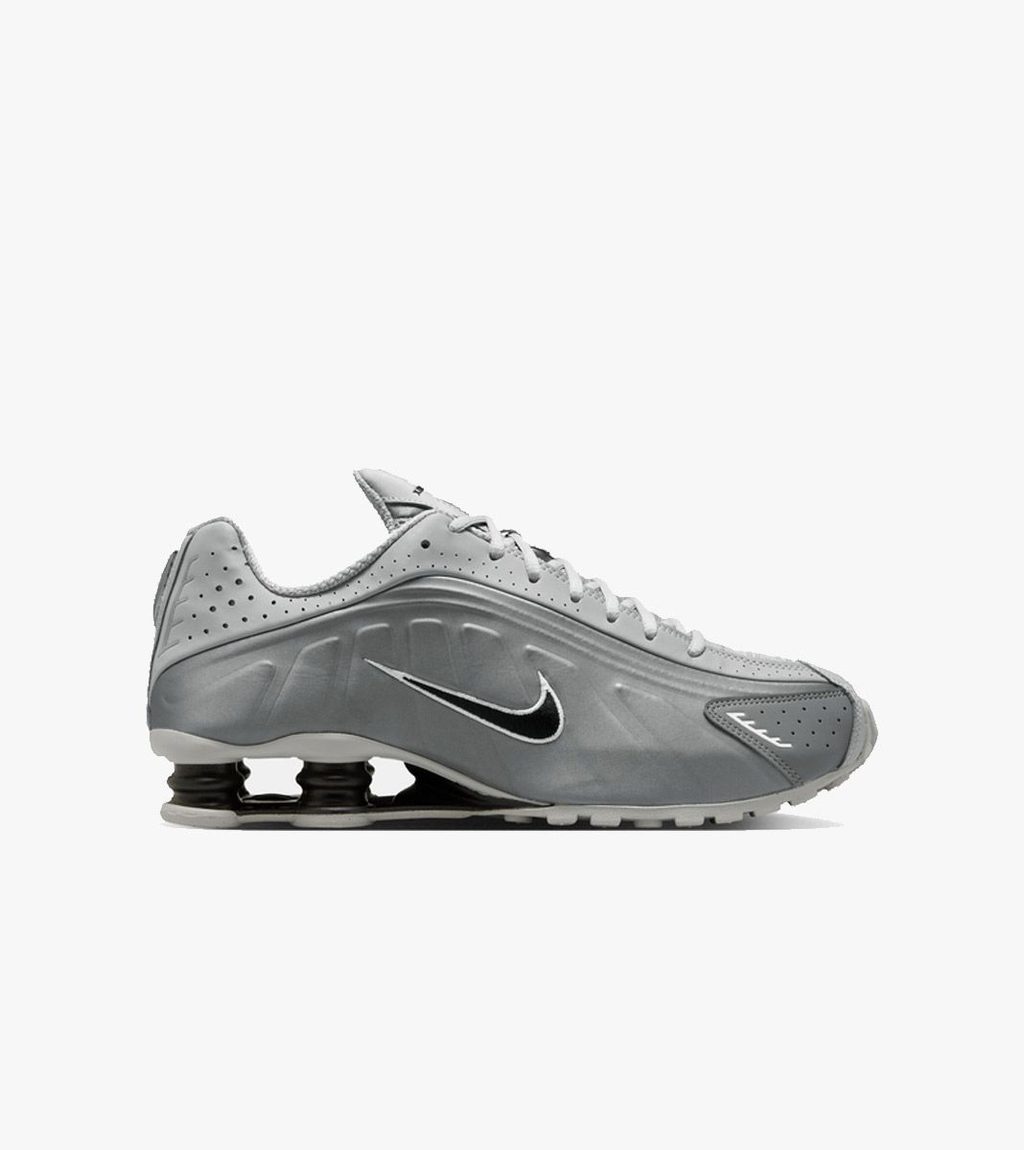Grått Nike shox r4
