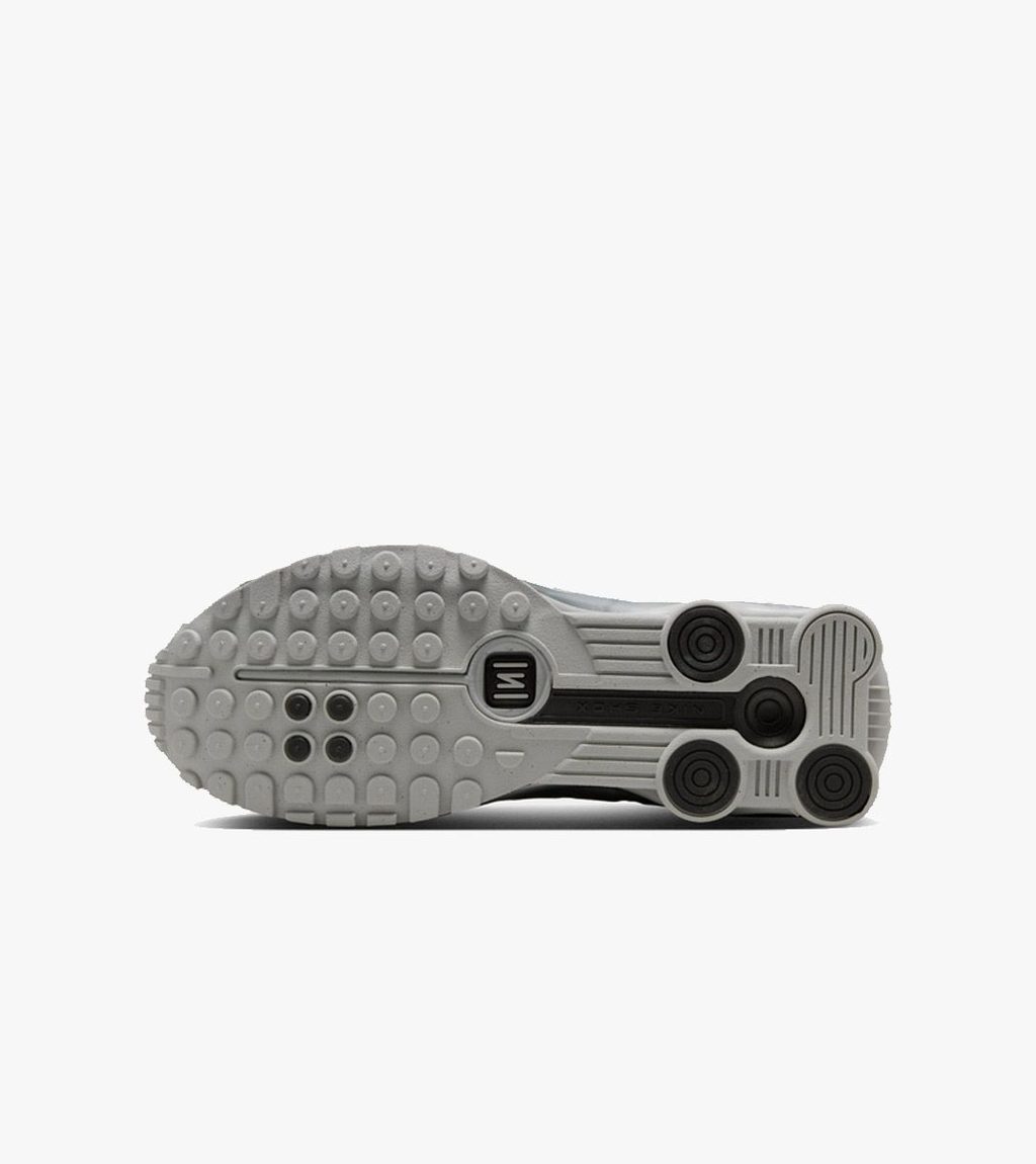 Grått Nike shox r4