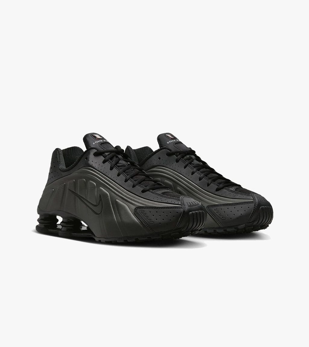Must Nike shox r4