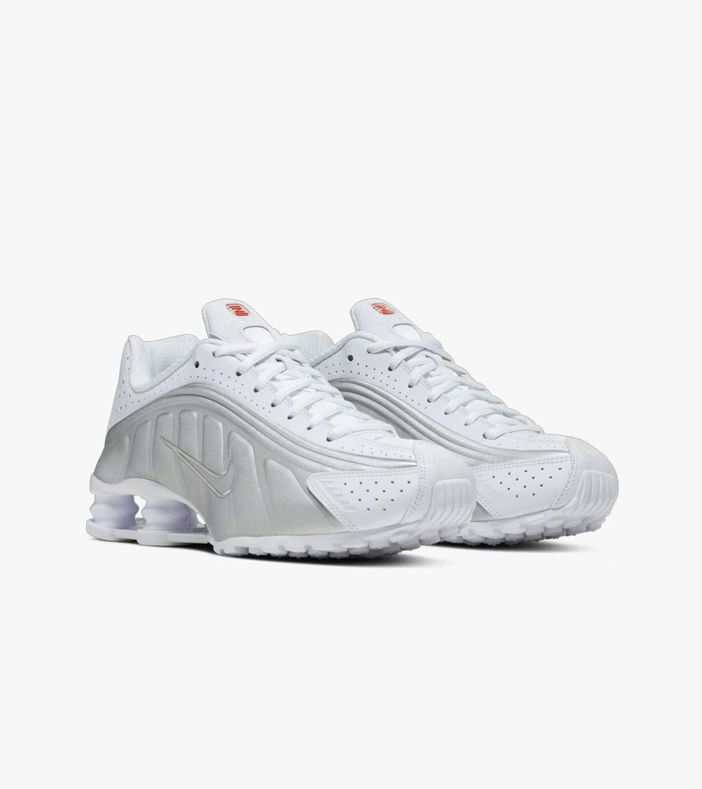 Valge W nike shox r4
