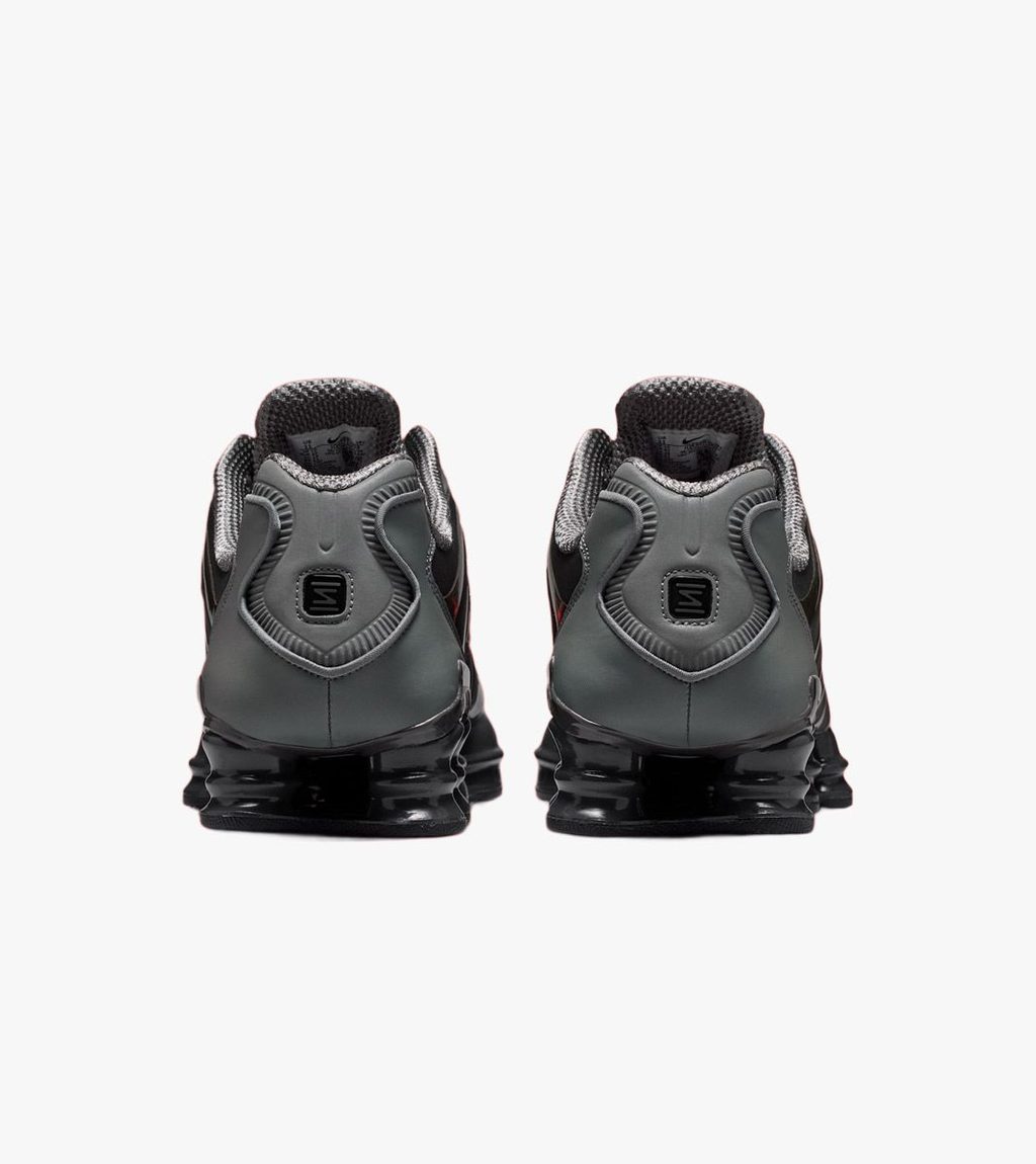 Grått Nike shox tl se