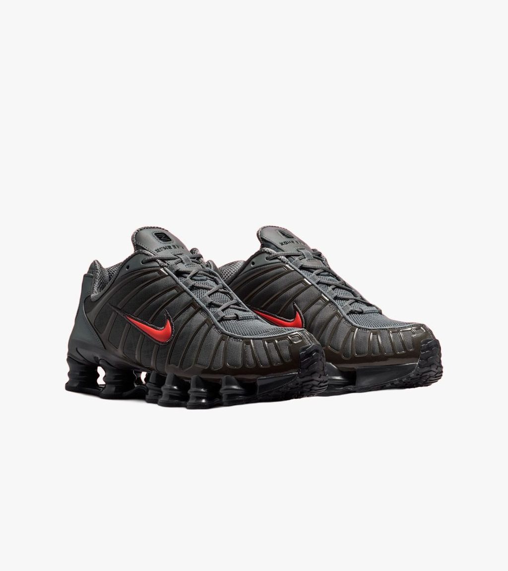 Grått Nike shox tl se