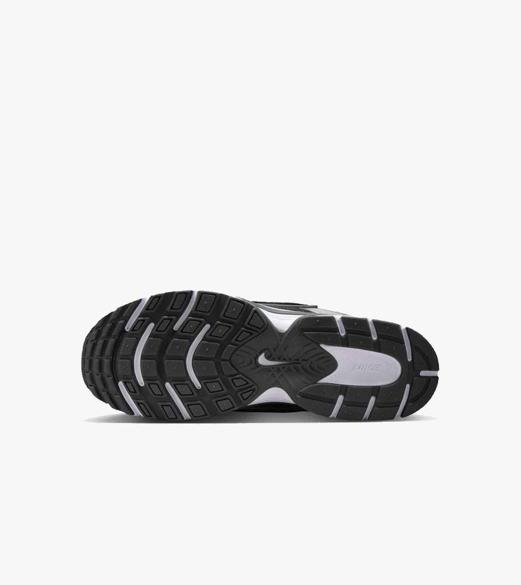 Black Nike v5 rnr