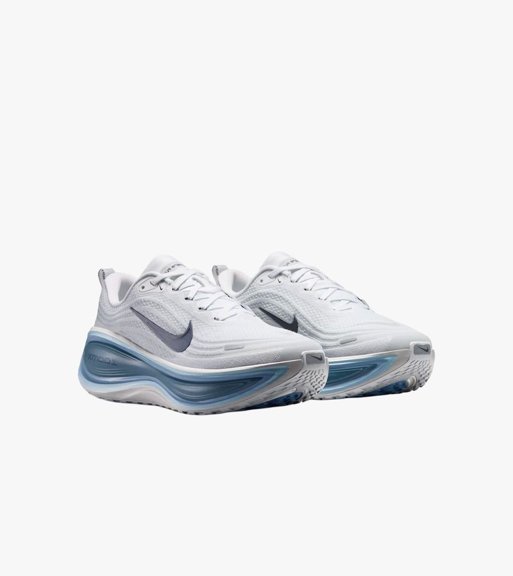 Vitt Nike vomero plus