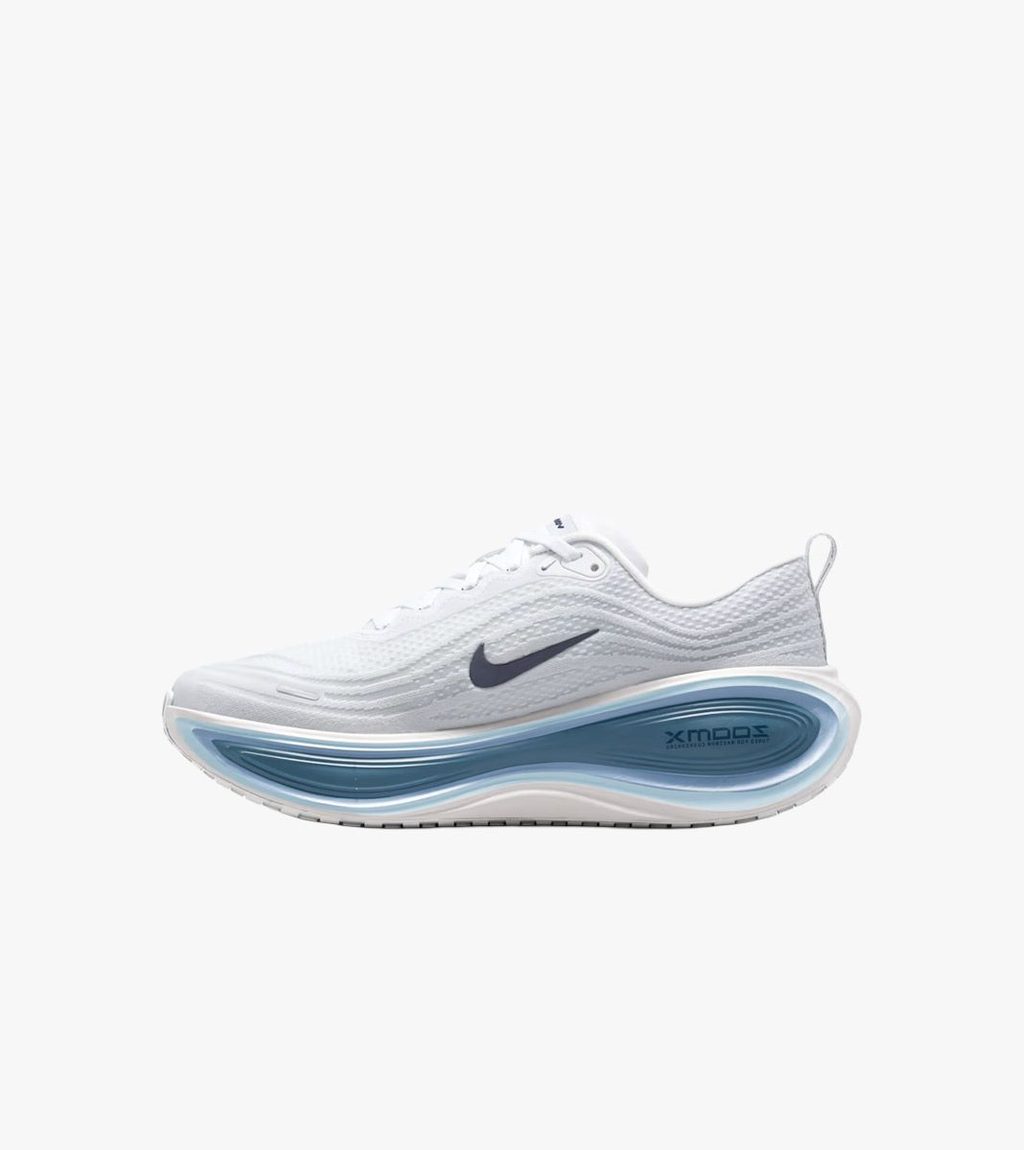 Vitt Nike vomero plus