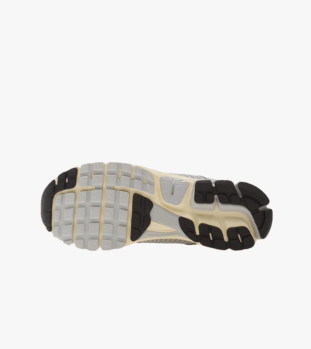 Pilka Nike zoom vomero 5