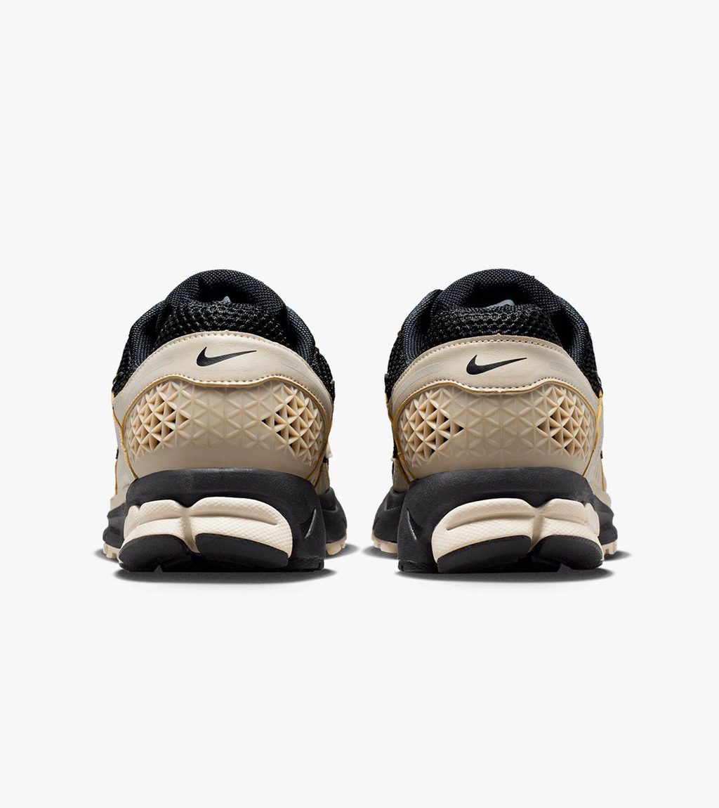 Beež Nike zoom vomero 5