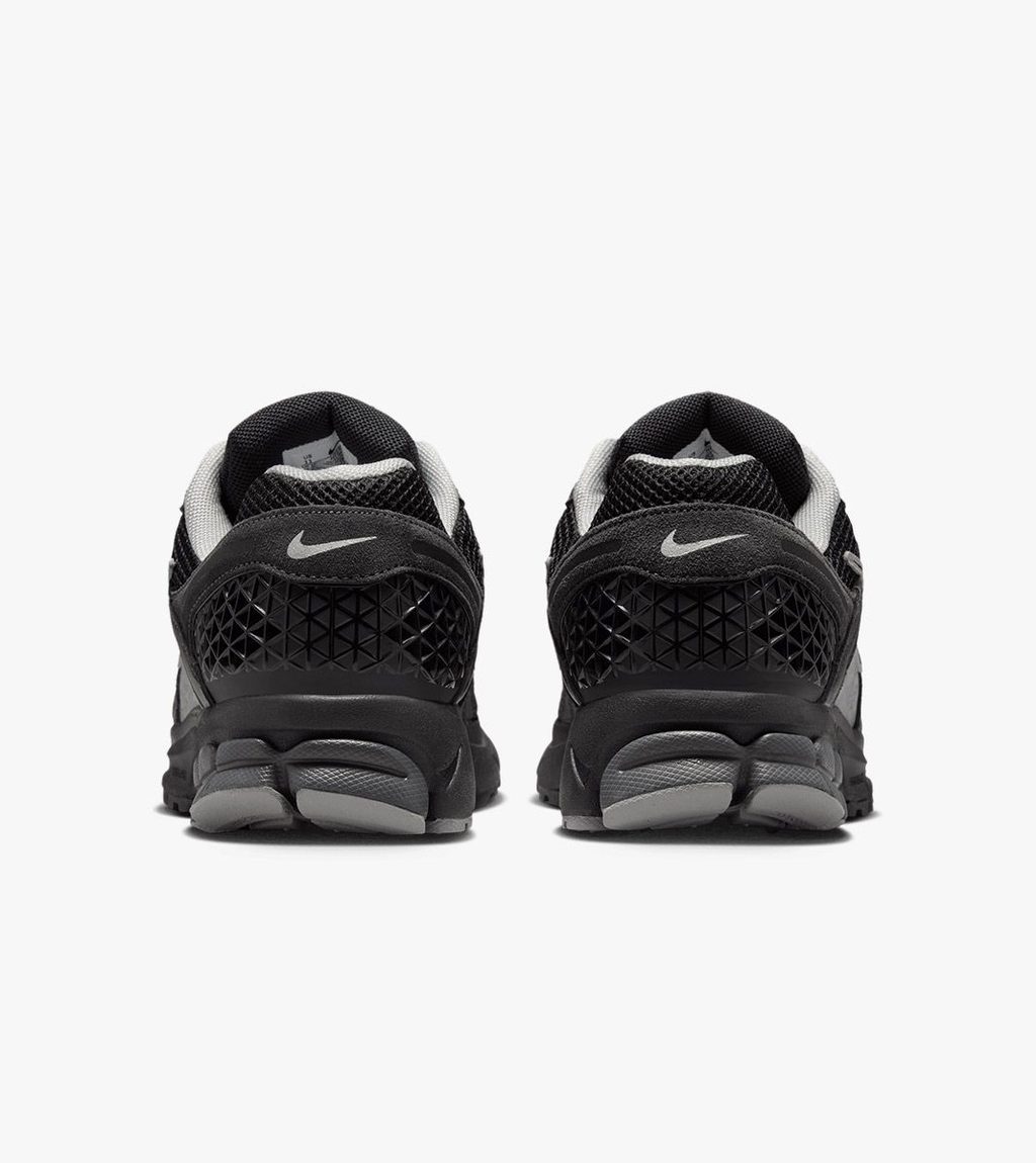 Juoda Nike zoom vomero 5