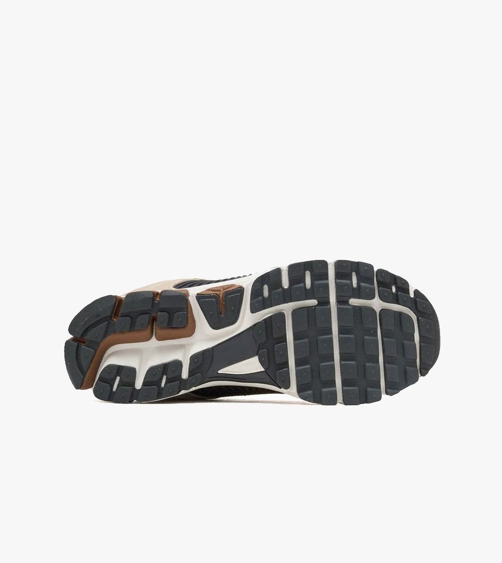 Brown NIKE ZOOM VOMERO 5