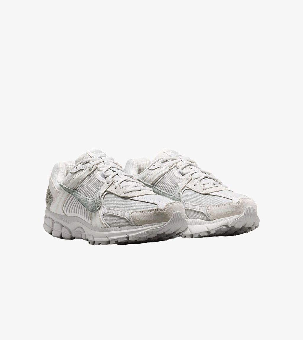 Pelēka NIKE ZOOM VOMERO 5 SE