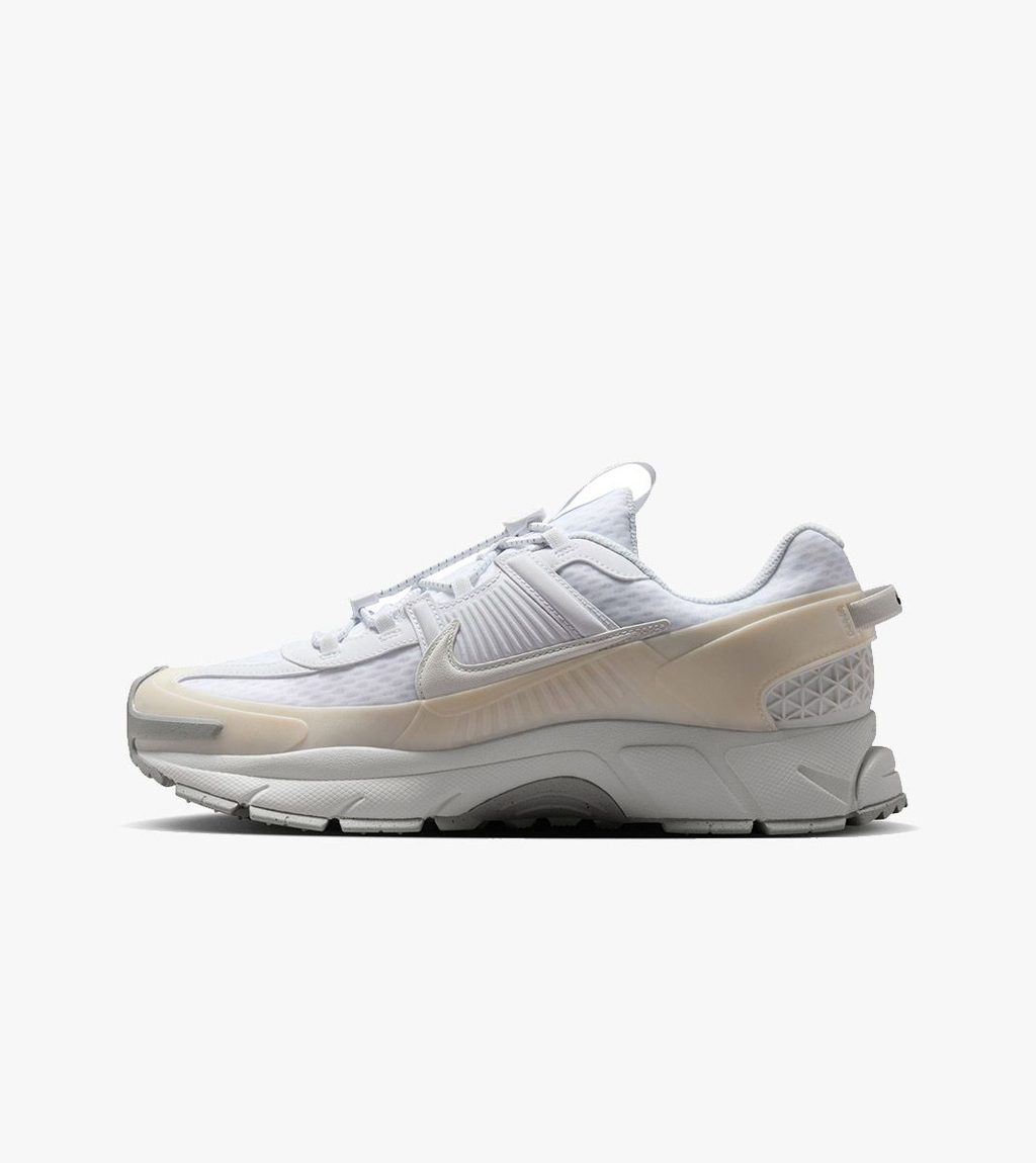 Multicolor NIKE ZOOM VOMERO ROAM