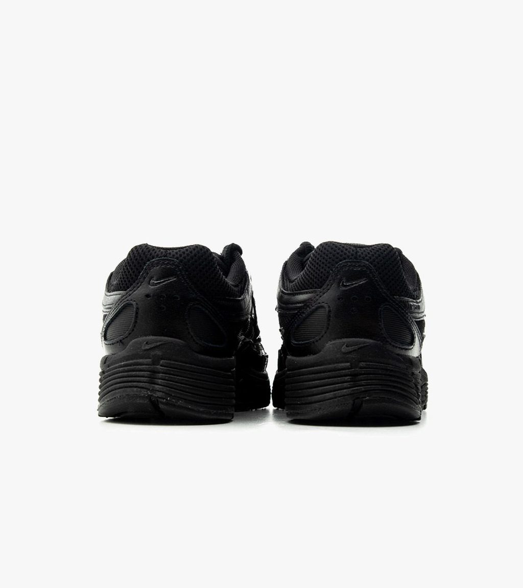 Musta W NIKE P-6000