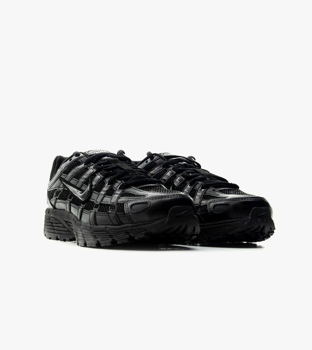 Musta W NIKE P-6000