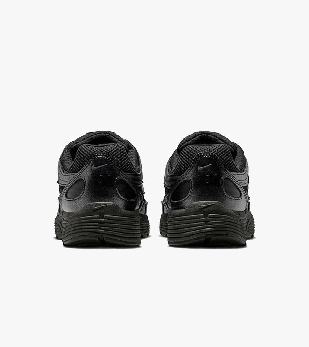 Svart W nike p-6000