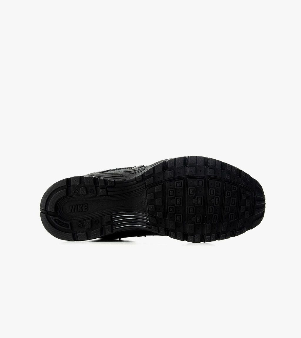 Musta W NIKE P-6000