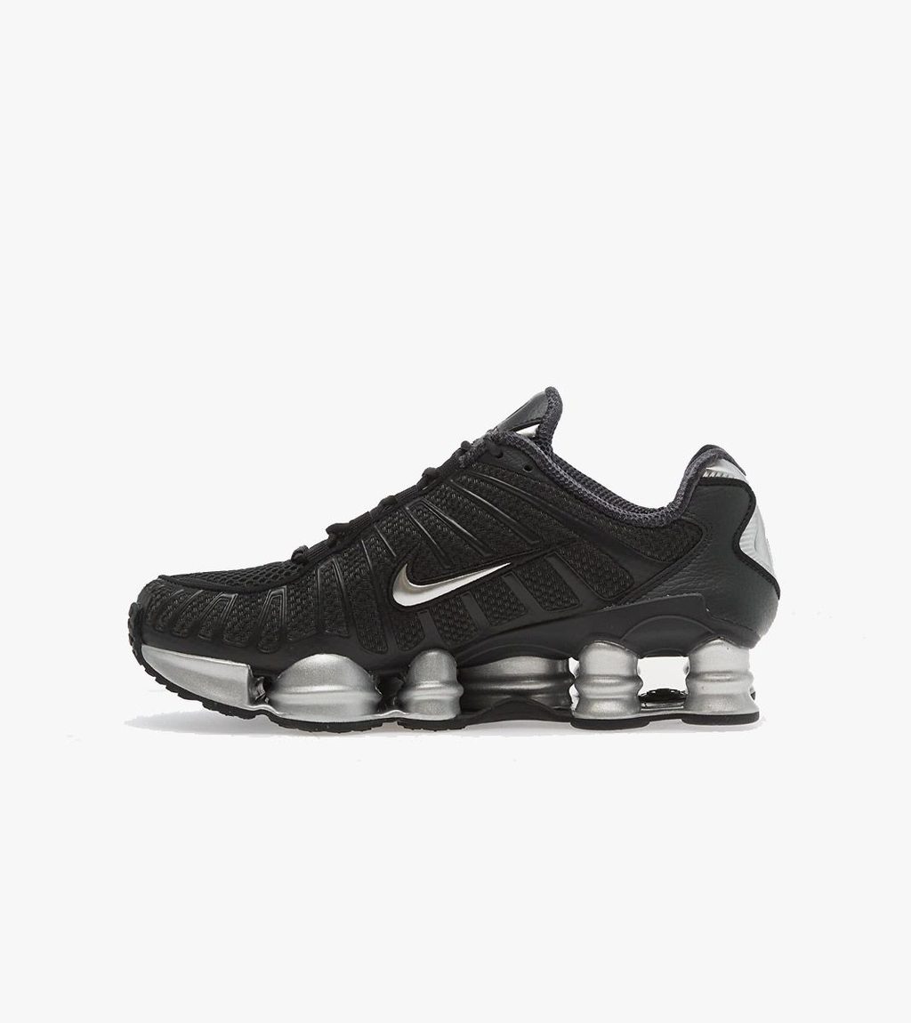 Svart W nike shox tl