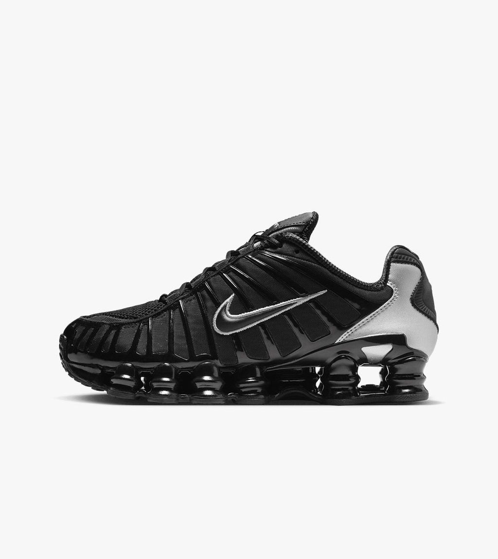 Svart W nike shox tl