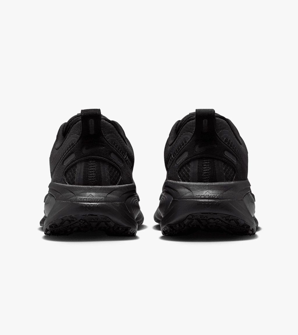 Musta W NIKE VOMERO 18 GTX