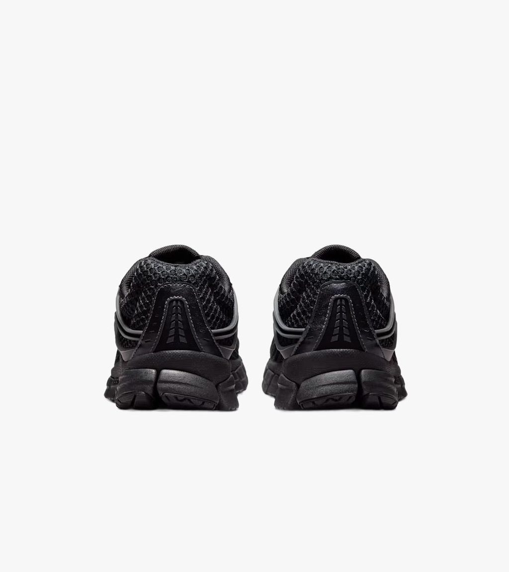 Musta W NIKE ZOOM SKYLON 11