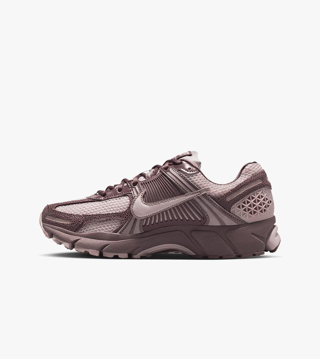 Monivärinen W NIKE ZOOM VOMERO 5