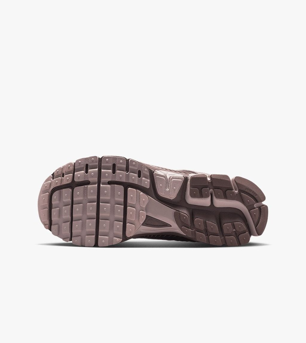 Monivärinen W NIKE ZOOM VOMERO 5