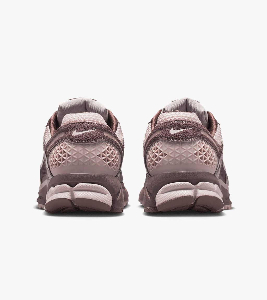 Monivärinen W NIKE ZOOM VOMERO 5